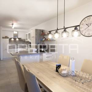 Stan u prizemlju s grijanom bazenom.