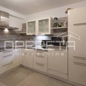 Stan u prizemlju s grijanom bazenom.