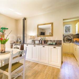 Stari Grad,  kuća 51 m2 sa maslinikom 2300 m2