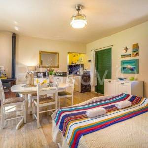 Stari Grad,  kuća 51 m2 sa maslinikom 2300 m2