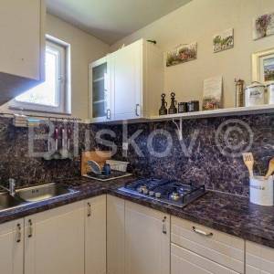 Stari Grad,  kuća 51 m2 sa maslinikom 2300 m2