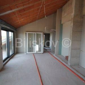 Stivašnica, objekt u izgradnji sa 3 apartmana, prodaja