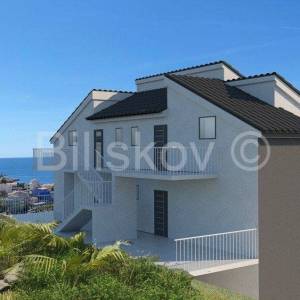 Stivašnica, objekt u izgradnji sa 3 apartmana, prodaja