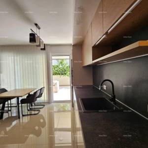 STOJA  Moderni stan s terasom 80 m², 100 m od mora u Puli!