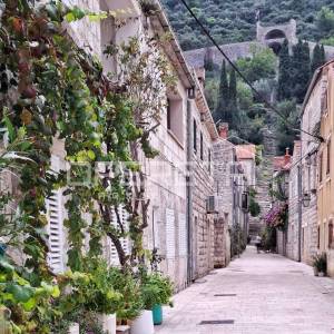 Ston – Građevinsko zemljište s pogledom na povijest