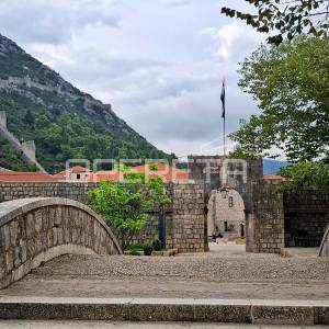 Ston – Građevinsko zemljište s pogledom na povijest