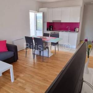 Strožanac najam do sezone 2 sobe parking