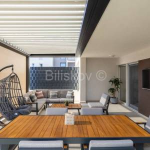 Strožanac najam luksuzan stan vrt parking