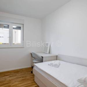 Strožanac najam luksuzan stan vrt parking