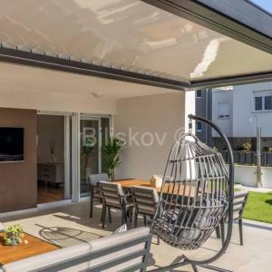 Strožanac najam luksuzan stan vrt parking