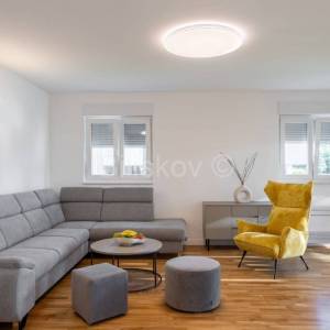 Strožanac najam luksuzan stan vrt parking