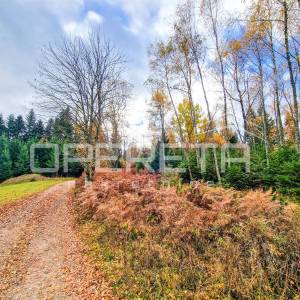 Šumsko građevinsko zemljište u mirnom naselju Hlevci, 1.430 m2