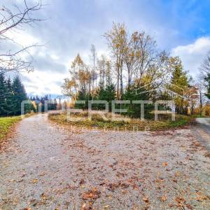 Šumsko građevinsko zemljište u mirnom naselju Hlevci, 1.430 m2