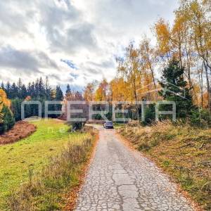 Šumsko građevinsko zemljište u mirnom naselju Hlevci, 1.430 m2