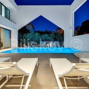 Supetar, otok Brač - luksuzna vila s grijanim bazenom