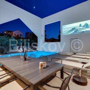 Supetar, otok Brač - luksuzna vila s grijanim bazenom