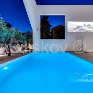 Supetar, otok Brač - luksuzna vila s grijanim bazenom