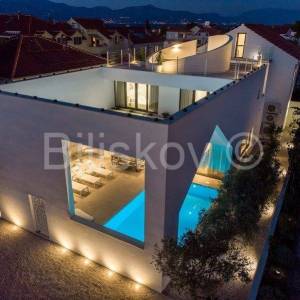 Supetar, otok Brač - luksuzna vila s grijanim bazenom