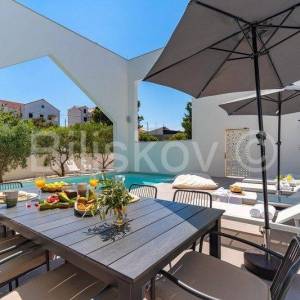 Supetar, otok Brač - luksuzna vila s grijanim bazenom