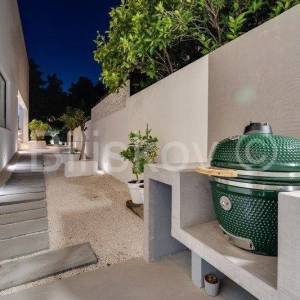 Supetar, otok Brač - luksuzna vila s grijanim bazenom