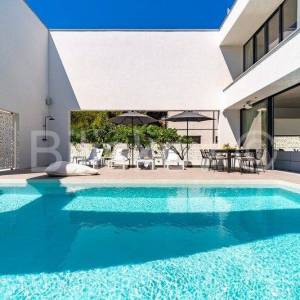 Supetar, otok Brač - luksuzna vila s grijanim bazenom