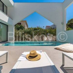 Supetar, otok Brač - luksuzna vila s grijanim bazenom