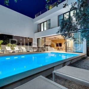 Supetar, otok Brač - luksuzna vila s grijanim bazenom