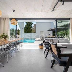 Supetar, otok Brač - luksuzna vila s grijanim bazenom