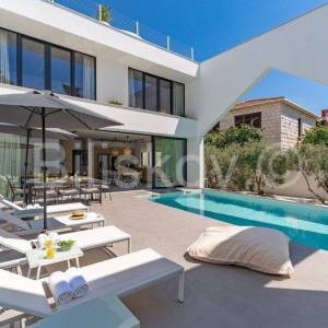 Supetar, otok Brač - luksuzna vila s grijanim bazenom