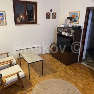 Supetar - samostojeća kuća prizemnica i studio apartman