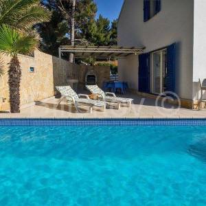 Supetar, samostojeća kuća prvi red uz more