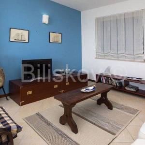 Supetar, samostojeća kuća prvi red uz more