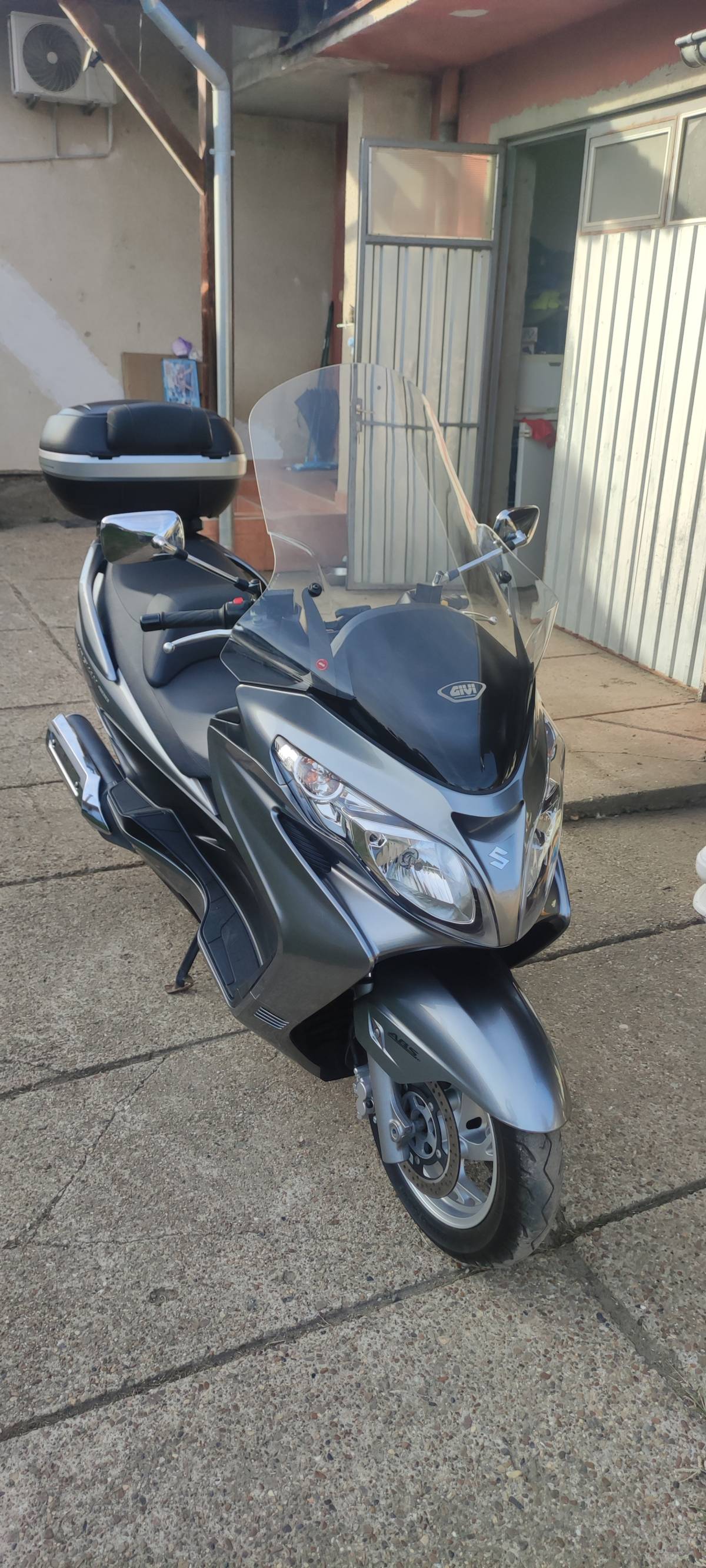 Suzuki Burgman AN 400