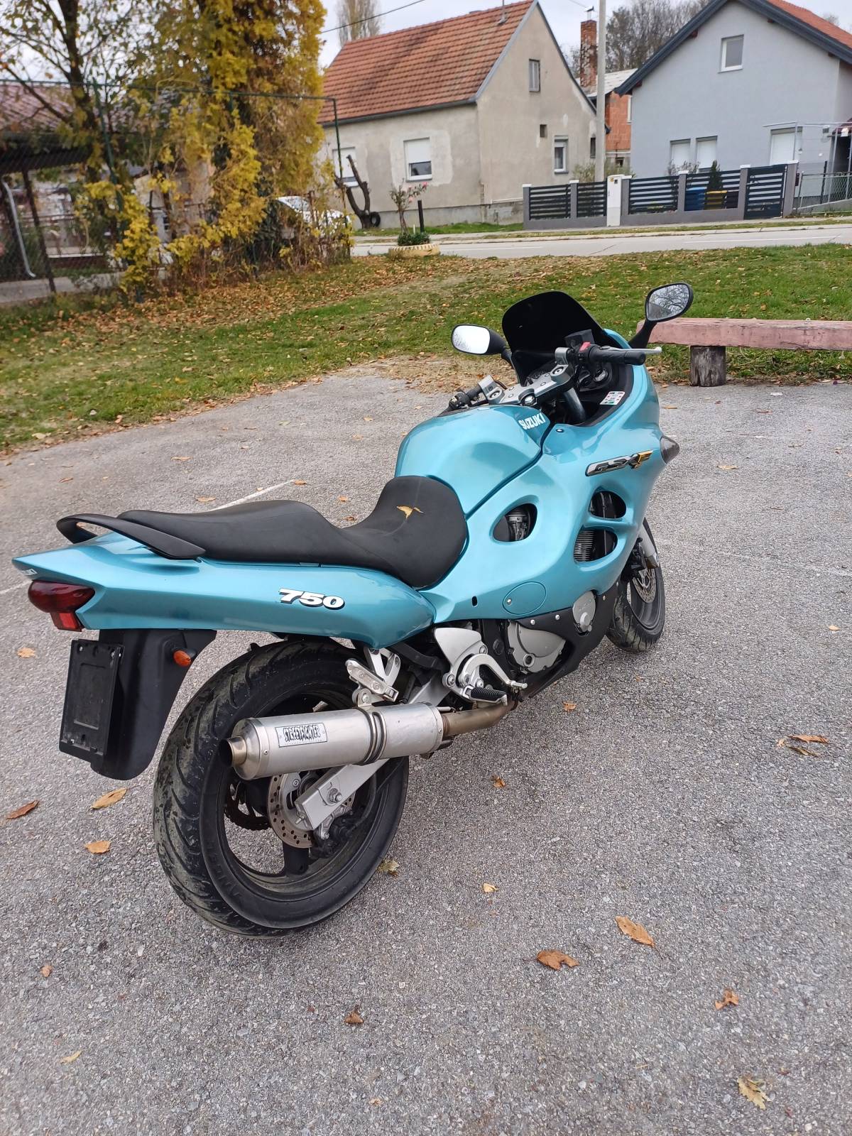 SUZUKI GSX750F