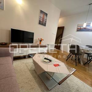 Svijetao trosoban stan s lođom i parkingom, Dragovode