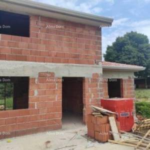 TINJAN – Kuća u izgradnji s bazenom i velikom parcelom u srcu Istre