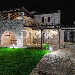 TINJAN - predivna kamena vila sa bazenom