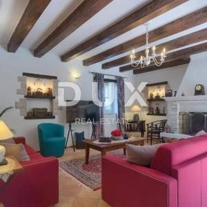 TINJAN - predivna kamena vila sa bazenom