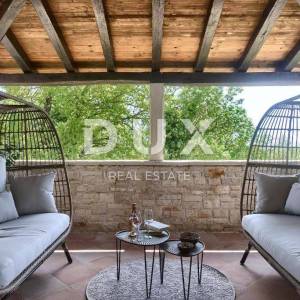 TINJAN - predivna kamena vila sa bazenom