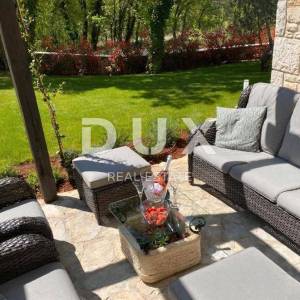 TINJAN - predivna kamena vila sa bazenom