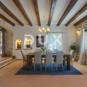 TINJAN - predivna kamena vila sa bazenom