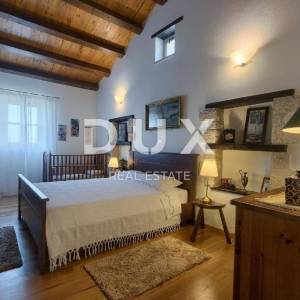 TINJAN - predivna kamena vila sa bazenom