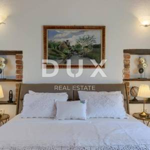 TINJAN - predivna kamena vila sa bazenom