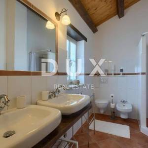 TINJAN - predivna kamena vila sa bazenom