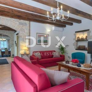 TINJAN - predivna kamena vila sa bazenom