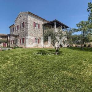 TINJAN - predivna kamena vila sa bazenom