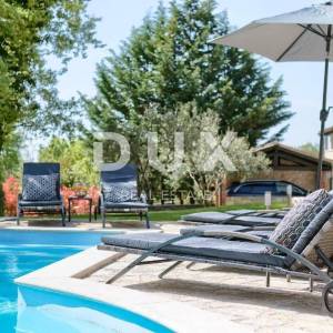 TINJAN - predivna kamena vila sa bazenom