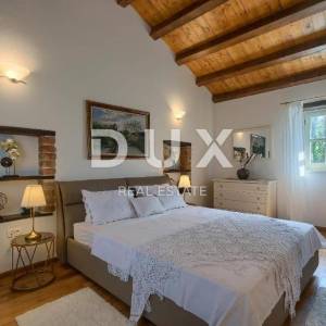 TINJAN - predivna kamena vila sa bazenom