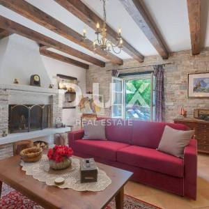 TINJAN - predivna kamena vila sa bazenom