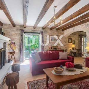 TINJAN - predivna kamena vila sa bazenom